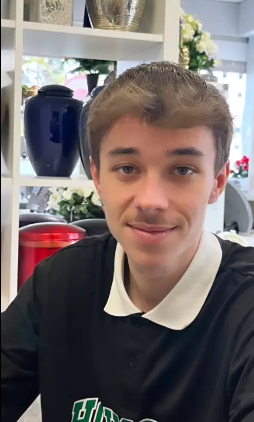 <b>Alban ROUSSET</b><br><i> Dirigeant adjoint-21 ans</i>