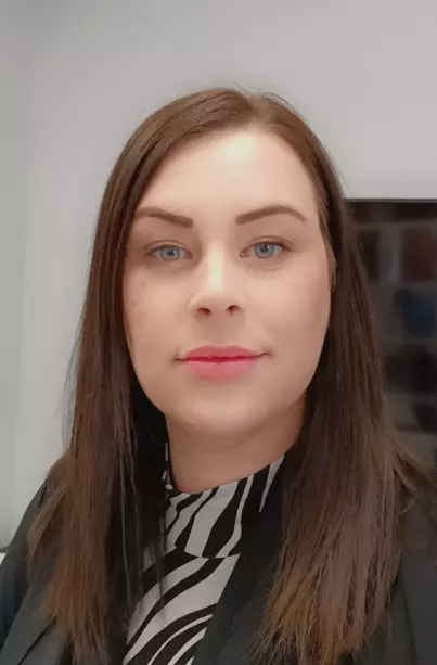 <b>Lucille</b><br><i>29 ans conseillère funéraire</i>